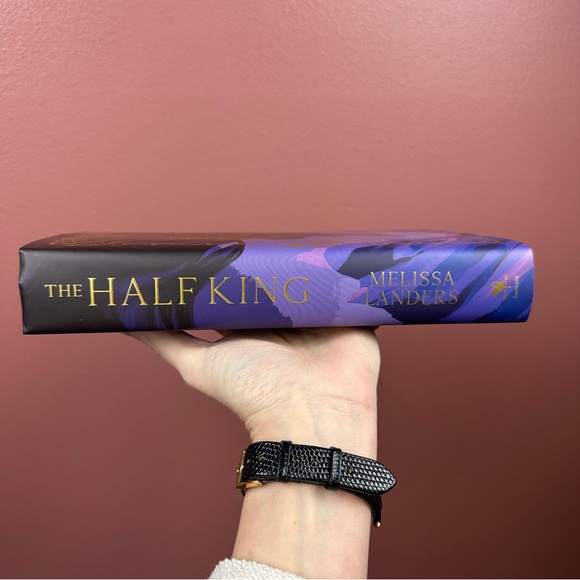 NEW FairyLoot The Half King Melissa Landers SIGNED Stenciled Edges with print - Picture 7 of 10